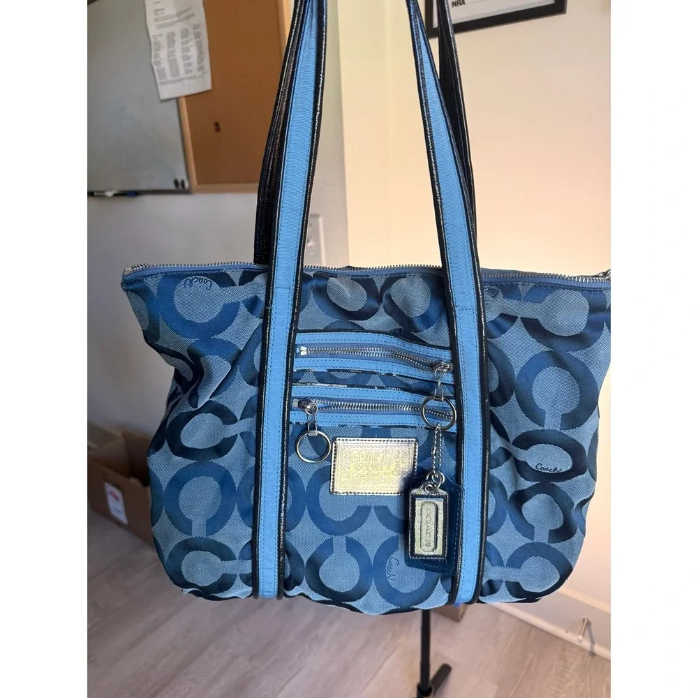 Blue COACH poppy hand bag purse‎ with keychains 2010